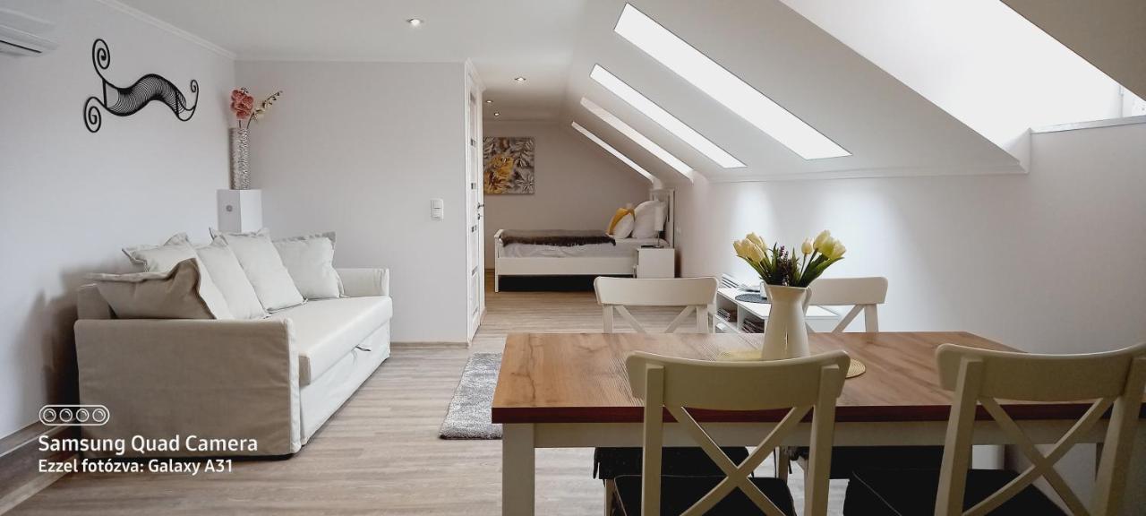 Julia Apartman Eger Ngoại thất bức ảnh
