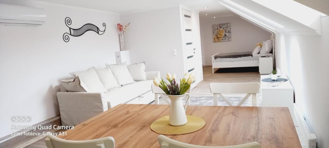 Julia Apartman Eger Ngoại thất bức ảnh